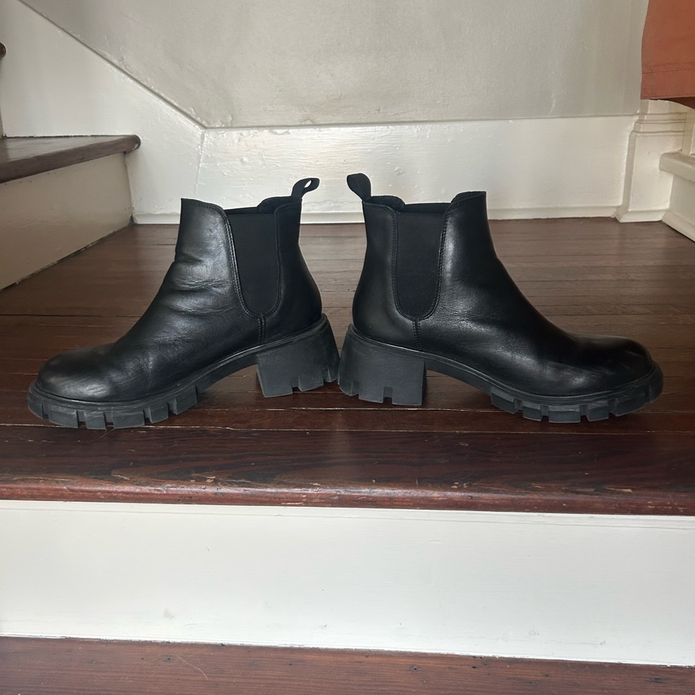 Barely worn Steve Madden boots